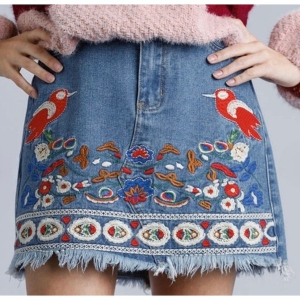 Umgee Red Piper Denim Skirt Womens XL Blue Embroidered Bird Floral Frayed Mini